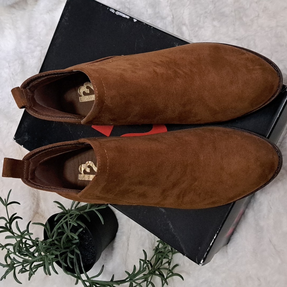 R2 Women's Suede Ankle Boot